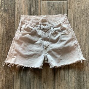 Vtg Levis Off White High Waisted Frayed Shorts